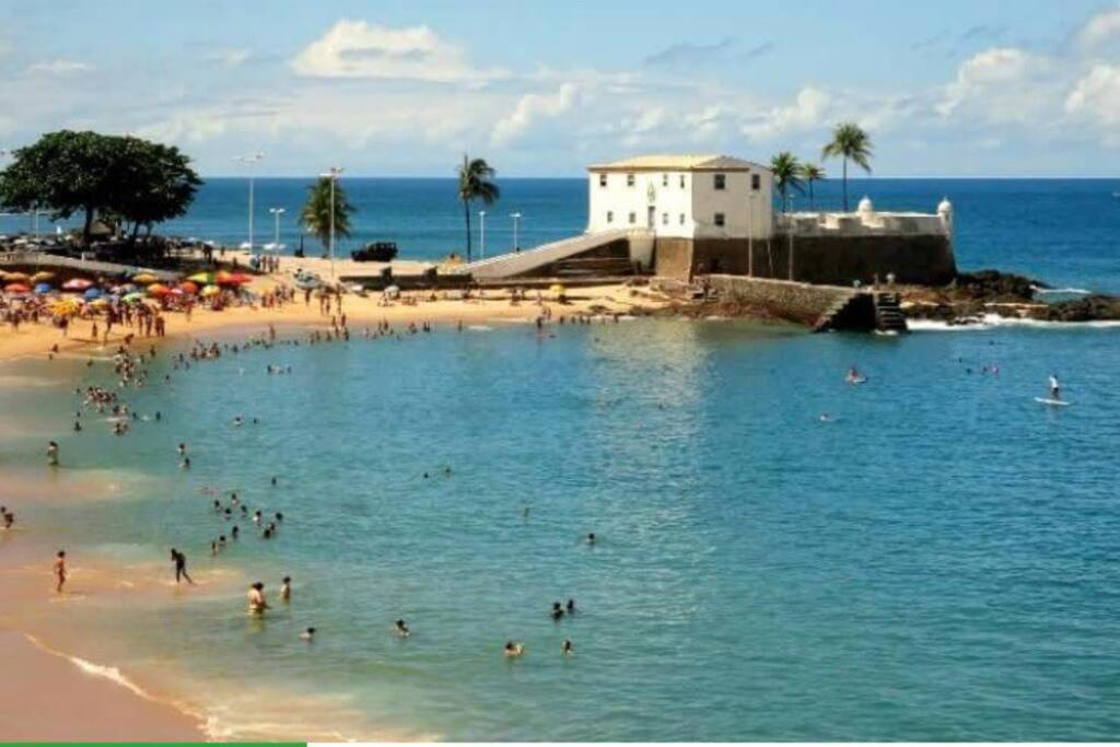 Na Barra,1/4,sala,2 Banheiros *