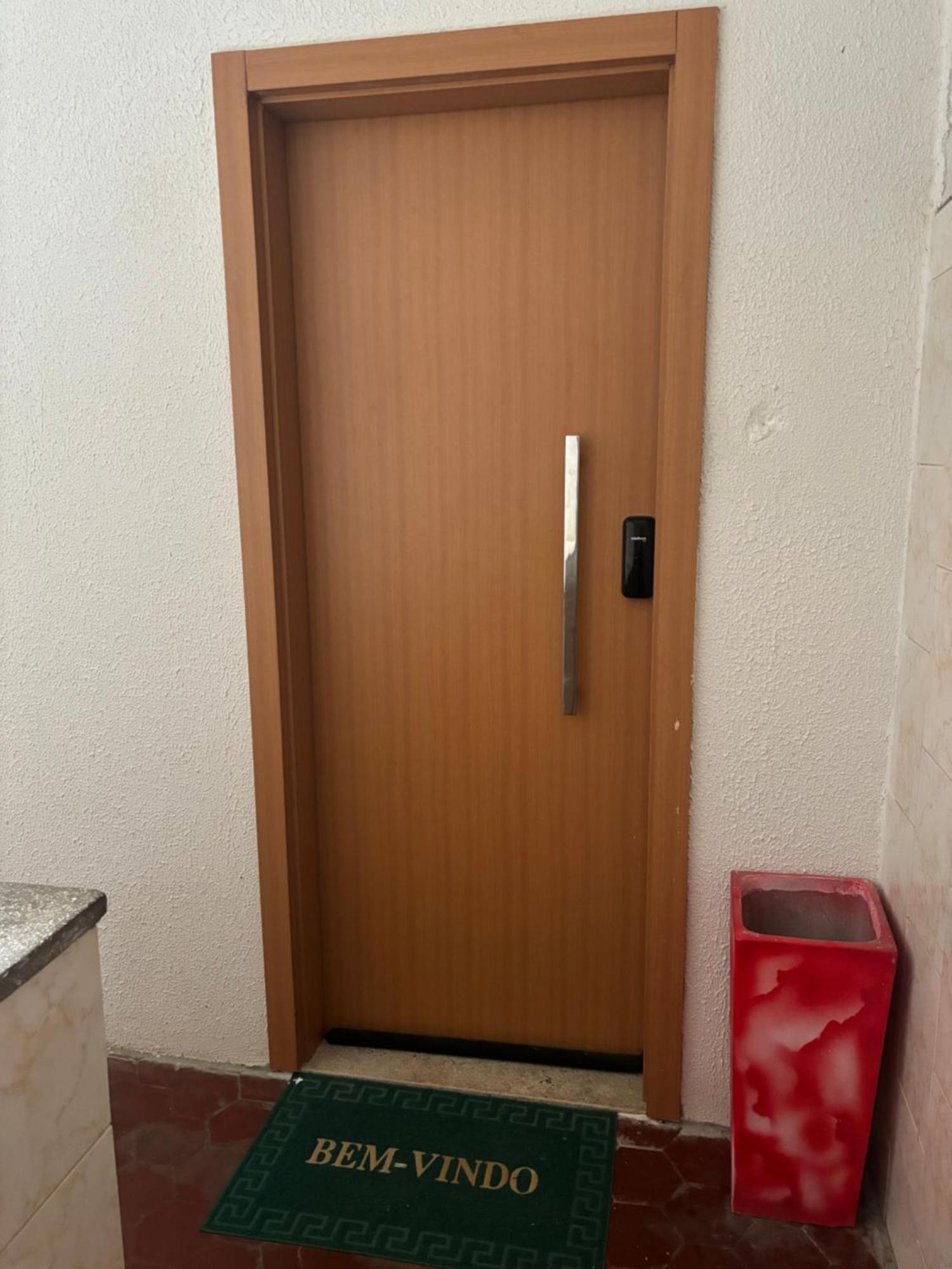 Na Barra,1/4,sala,2 Banheiros *